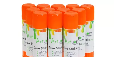 Glue spatulas and artyom glue sticks