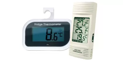 A fridge thermometer with an LCD screen displaying 8.6 degrees